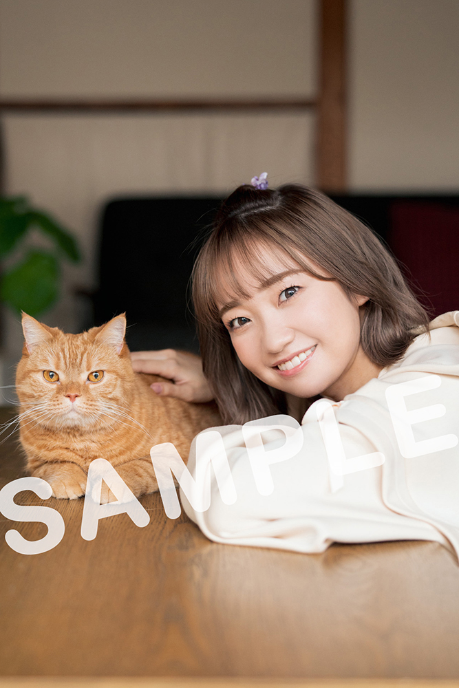 大橋彩香 声優デビュー10周年メモリアルブック『Sunflower』表紙＆店舗