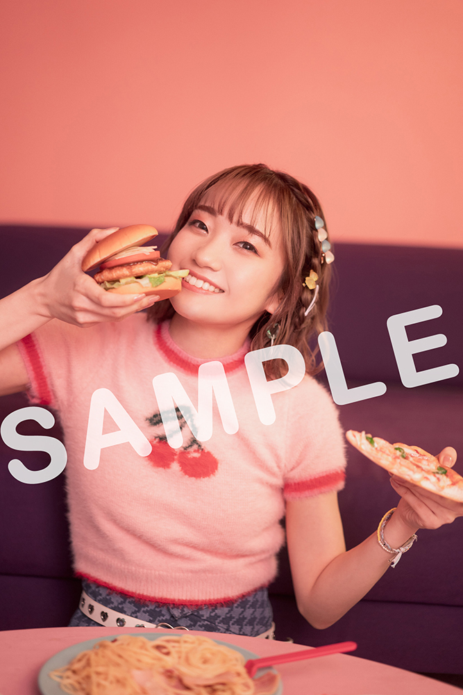 大橋彩香 声優デビュー10周年メモリアルブック『Sunflower』表紙＆店舗